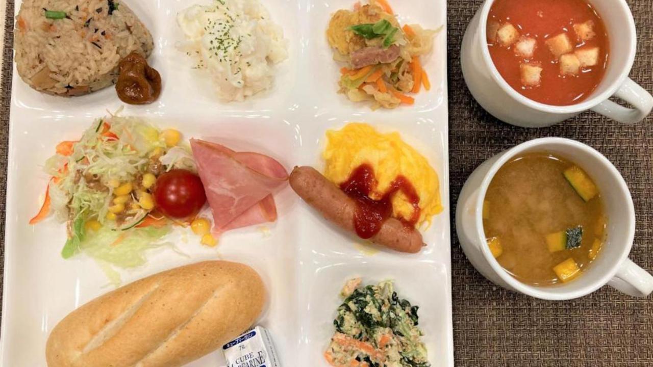 Toyoko Inn Okinawa Naha Kokusai-Dori Miebashi-Eki Екстериор снимка